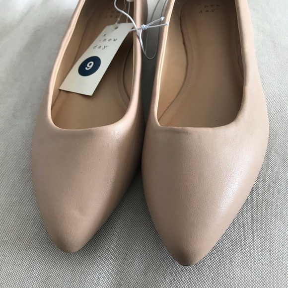 NWT Taupe Flats by a new day. Size 9 - Picture 2 of 6